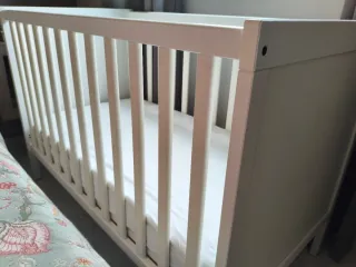 Cuna IKEA blanca con colchón