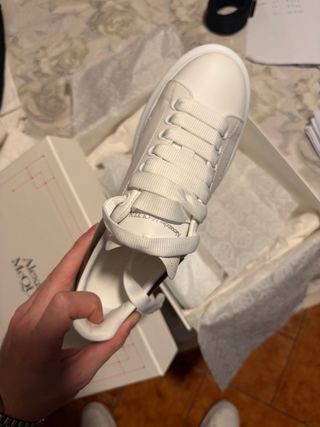 Alexander McQueen Sneakers Bianche Argento