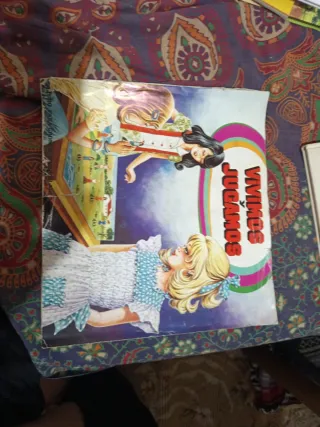 Álbum de cromos Vivimos y Jugamos