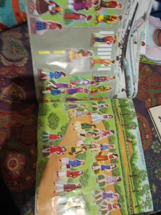 Álbum de cromos Vivimos y Jugamos