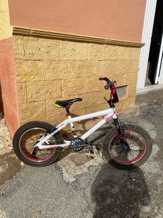 Bicicleta BMX infantil blanca