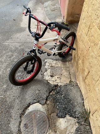 Bicicleta BMX infantil blanca