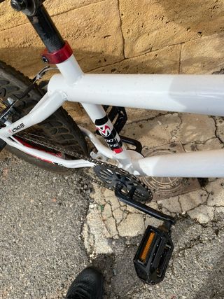 Bicicleta BMX infantil blanca