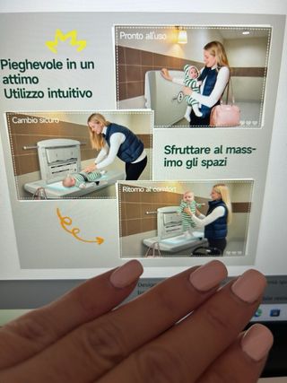 Stazione cambio neonato da parete