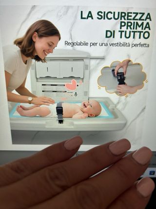 Stazione cambio neonato da parete