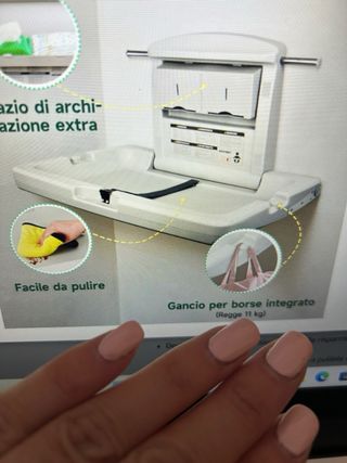 Stazione cambio neonato da parete