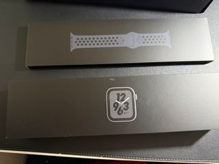 Caja Apple Watch Nike Series 4 Negra