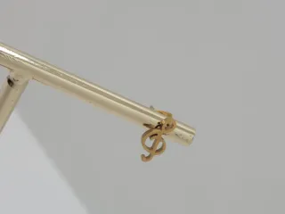 Pendientes clave de sol dorados