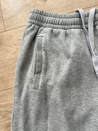 Pantalón deportivo Calvin Klein gris