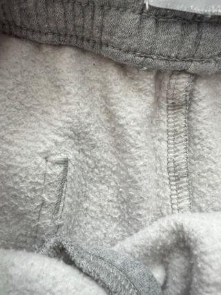 Pantalón deportivo Calvin Klein gris