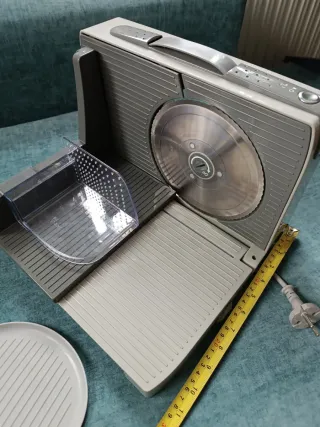 Cortafiambres eléctrico Ufesa