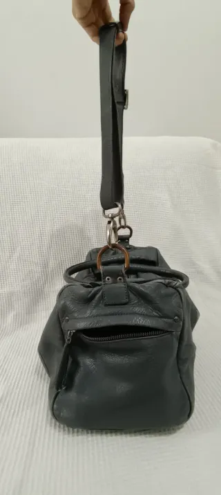 Borsetta a spalla e con tracolla regolabile grigia