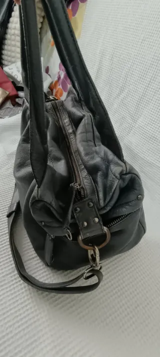 Borsetta a spalla e con tracolla regolabile grigia