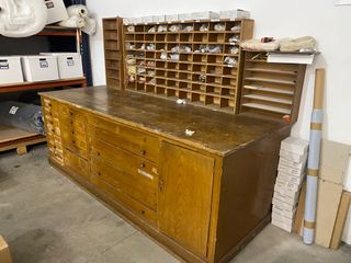 Gran mueble organizador antiguo de madera maciza