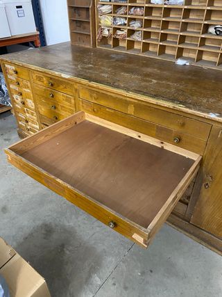 Gran mueble organizador antiguo de madera maciza