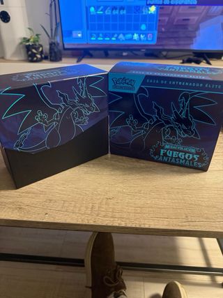 Pokémon TCG: ETB Fuegos Fantasmales (Phant. Forces