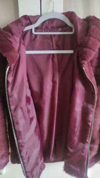 Chaqueta efecto pelo granate