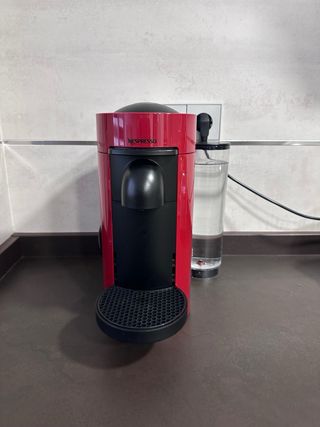 Cafetera Nespresso Vertuo Plus Roja