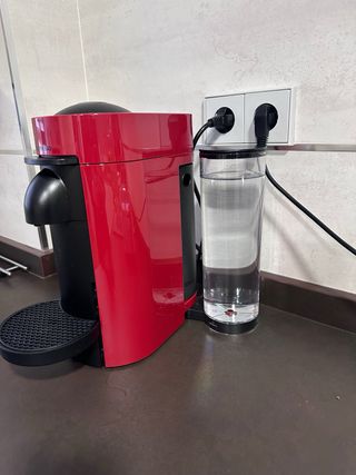 Cafetera Nespresso Vertuo Plus Roja