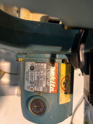 Sierra Ingletadora Makita LS0714F