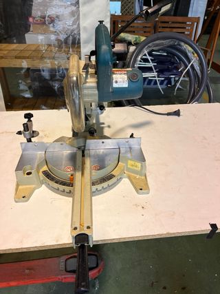 Sierra Ingletadora Makita LS0714F