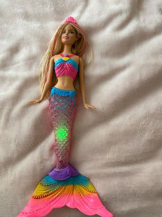 Barbie Sirena con Corona y Cola Arcoíris