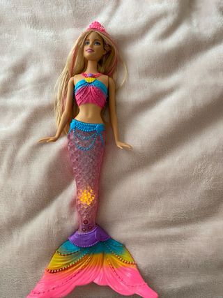 Barbie Sirena con Corona y Cola Arcoíris