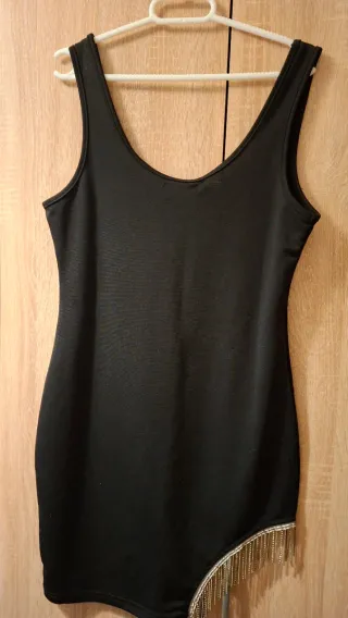 Vestido negro fiesta con detalles plateados