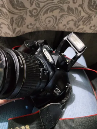 Cámara Canon EOS 1100D Reflex