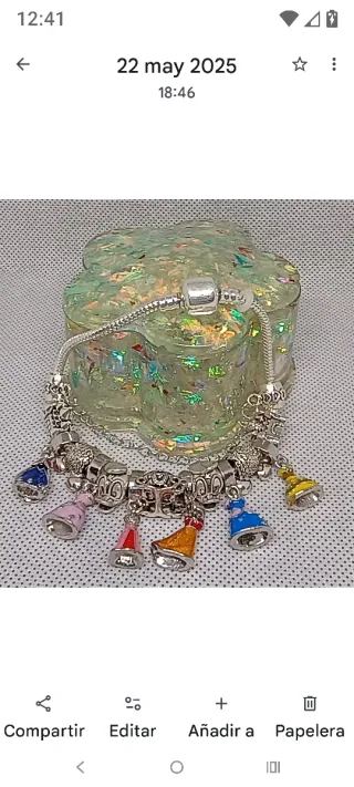 Pulsera artesanal con charms