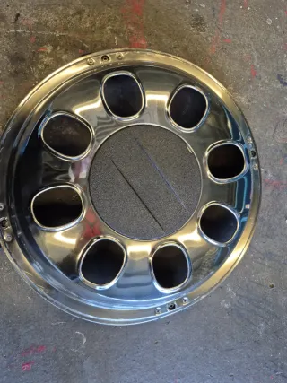 Una sóla unidad. Tapa cubos camión cromada