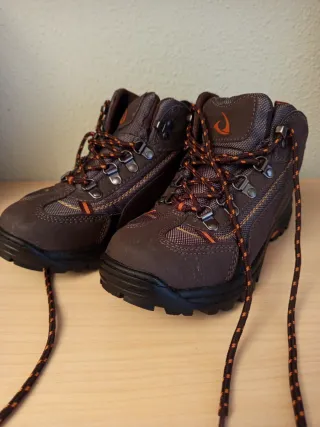 Botas de montaña mujer marrones y naranjas