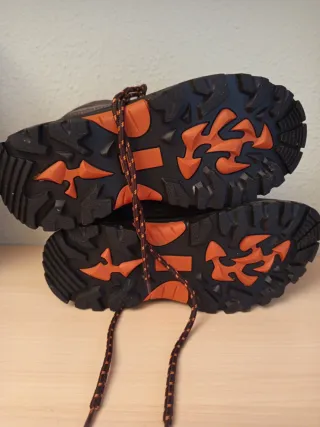 Botas de montaña mujer marrones y naranjas