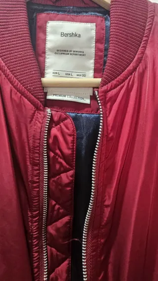 Chaqueta bomber roja invierno