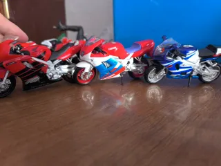 Lote de 7 Motos Deportivas