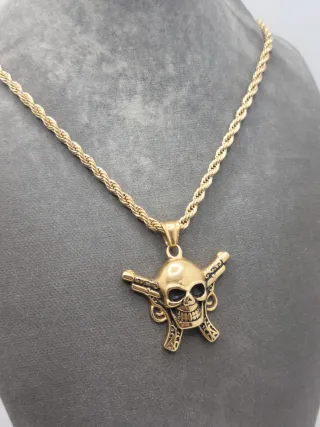 Colgante Calavera con Pistolas Chapado Oro