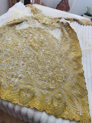 Manton y delantal fallera/alicantina oro