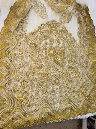 Manton y delantal fallera/alicantina oro