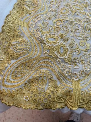 Manton y delantal fallera/alicantina oro