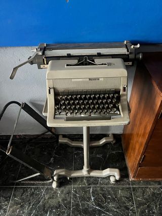 Máquina de escribir Olivetti Linea 80