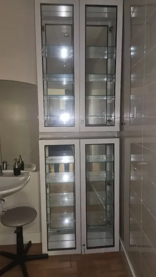 Mueble expositor cristal y madera con llave