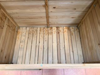 Caseta para perro de madera