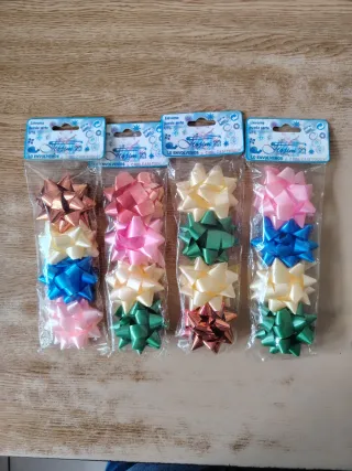 LOTE 6 PAC LAZOS Y 4 PAC DE  ADORNOS PARA REGALOS.