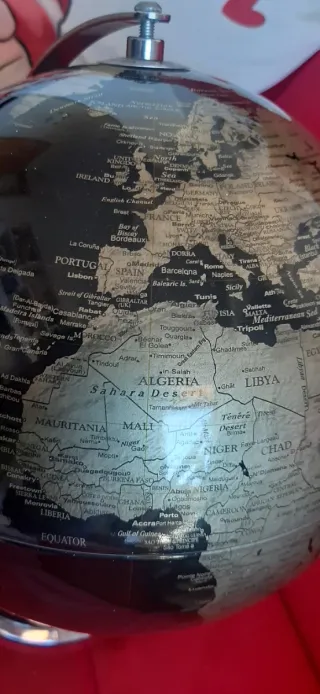 Globo terráqueo decorativo negro Hoy 9.99€