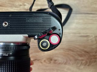 Cámara analógica Nikon F60 + objetivo 28-80mm