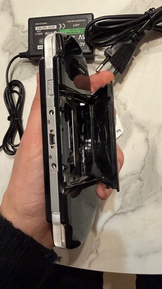 PSP 2004 nera funzionate con cavo e gioco