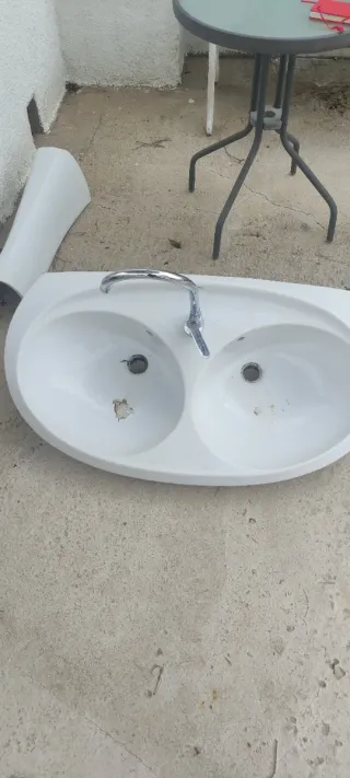 Lavabo Roca Doble Seno con Grifería y Pie