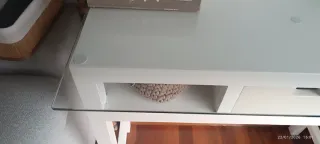 Mesa recibidor blanca y madera con cristal