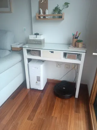 Mesa recibidor blanca y madera con cristal