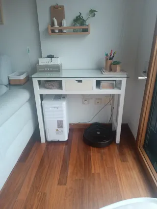 Mesa recibidor blanca y madera con cristal